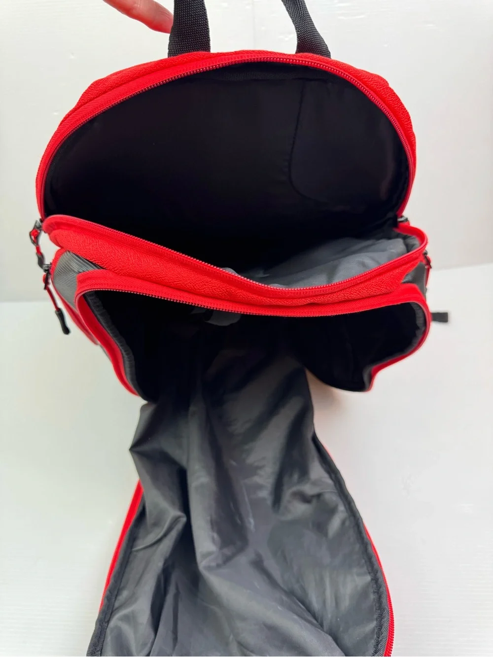 Wilson Roger Federer DNA Pro Tennis Backpack Red/Black Racquet Bag Sport Unisex - Picture 15 of 16